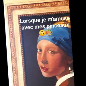 la jeune fille a la perle, bandeau bleu perle de culture femme jeune jaune marron pinceau peinture glacis Meisje met de parel peintre néerlandais Johannes Vermeer portrait buste jeune femme perle à l'oreille turban tête Joconde du Nord